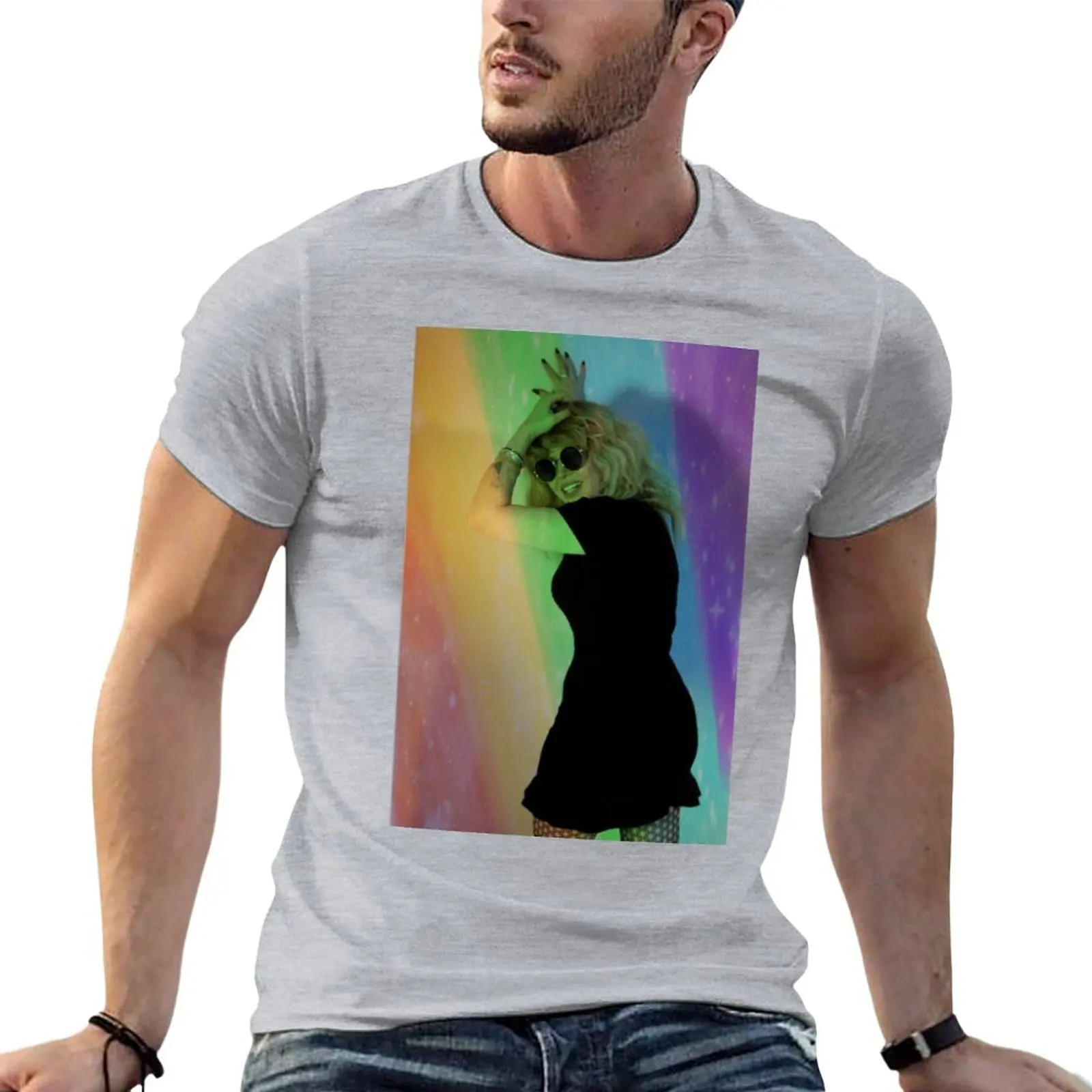 Тениска Natasha Lyonne Rainbow Mixed Media, дрехи за хипита, тениски големи размери, тениска, черна тениска, мъжки забавни тениски