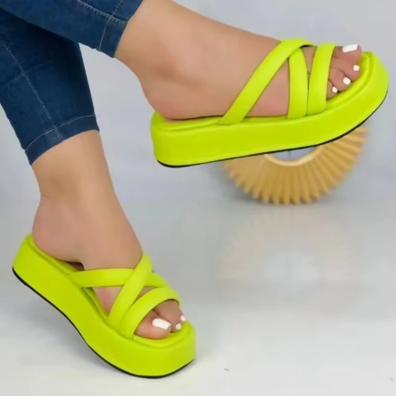 Дамски чехли 2023 г. Висококачествени базови дамски чехли, летни улични чехли за ходене, однотонная ежедневни обувки на дебела подметка