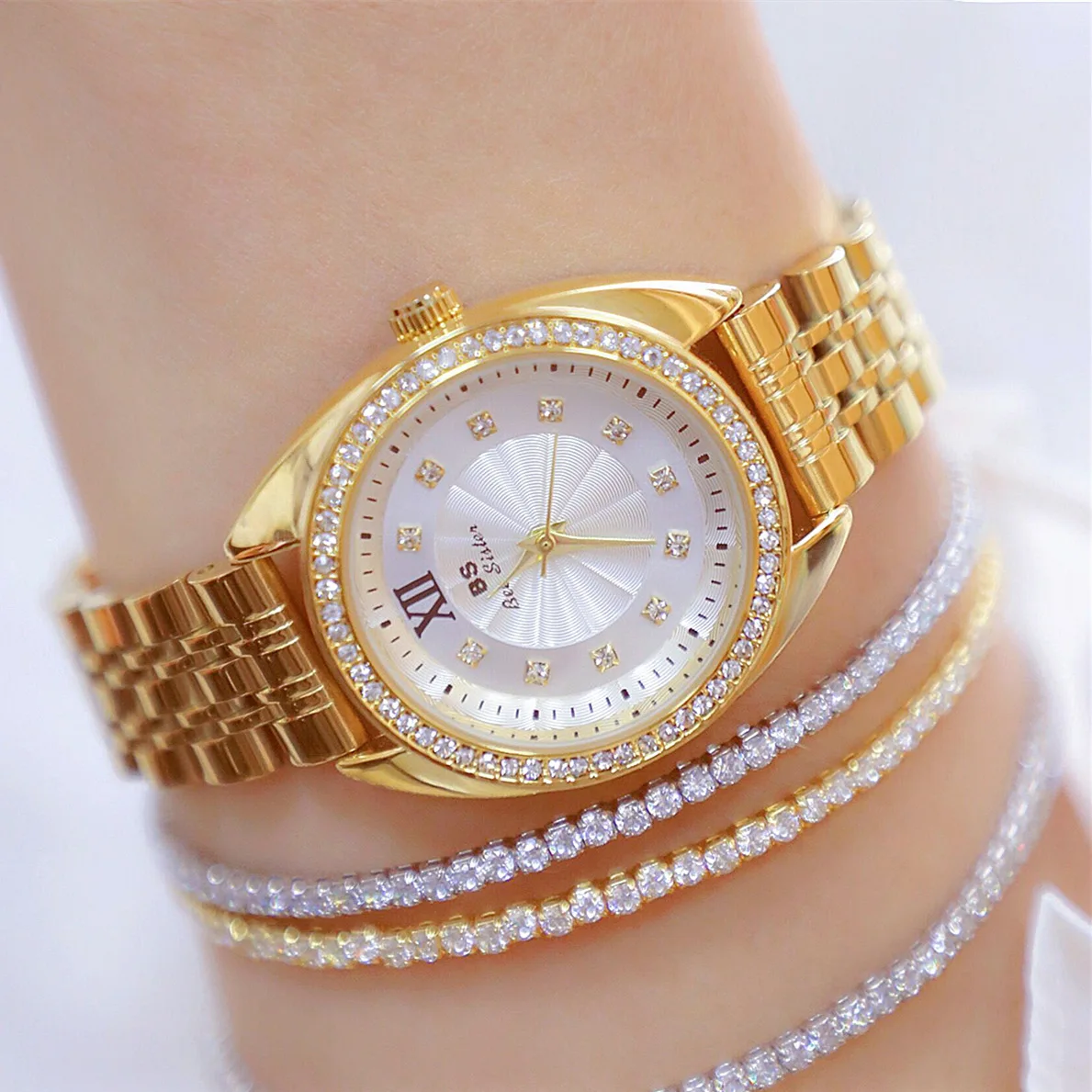 Горещите модни Дамски часовник Гривна Дамски Кварцови часовници, Сребро Дамски ръчен часовник от неръждаема стомана, Уникални Луксозни Кристални часовници 2023