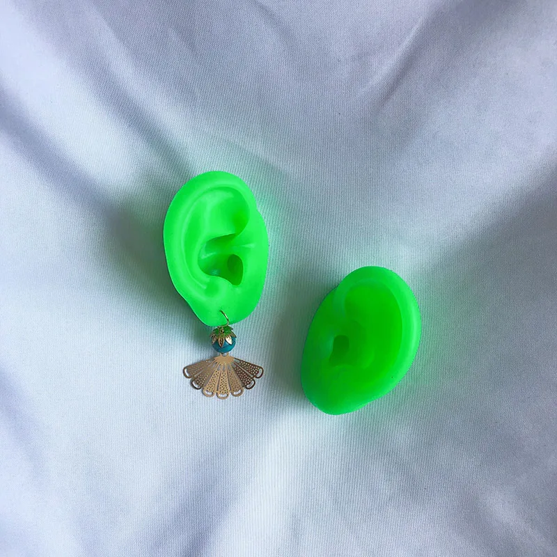 Зелена силиконова модел уши, обеци, слушалки, подпори за показване, имитирующая модел на човешко ухо