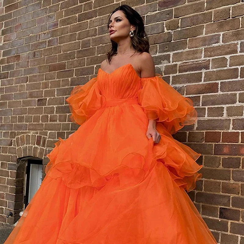 2023 Оранжеви Секси вечерна рокля с V-образно деколте, ръкави с волани, Органза с открити рамене, на много Нива рокли за бала с цип с дължина до пода