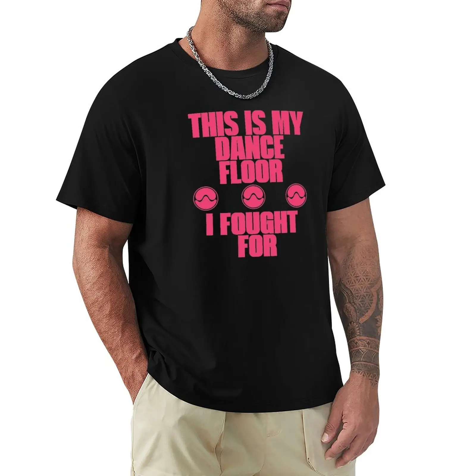 Свободна жена в розово-черна тениска по поръчка, създайте своя собствена тениска за мъже