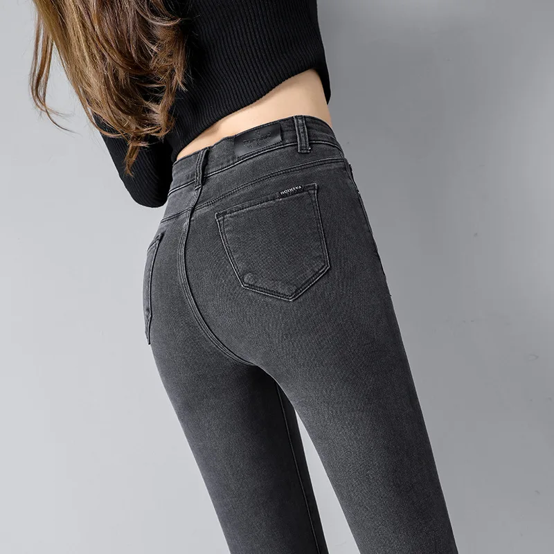 Поколение стрейчевых дънки с висока талия, прилепнали дамски модни черни панталони за краката есен 2023.