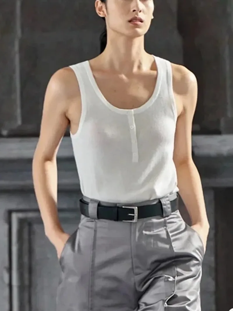 Бял или черен женски вязаный жилетка без ръкави в рубчик, стрии, Лято 2023, Дамски пуловер с копчета
