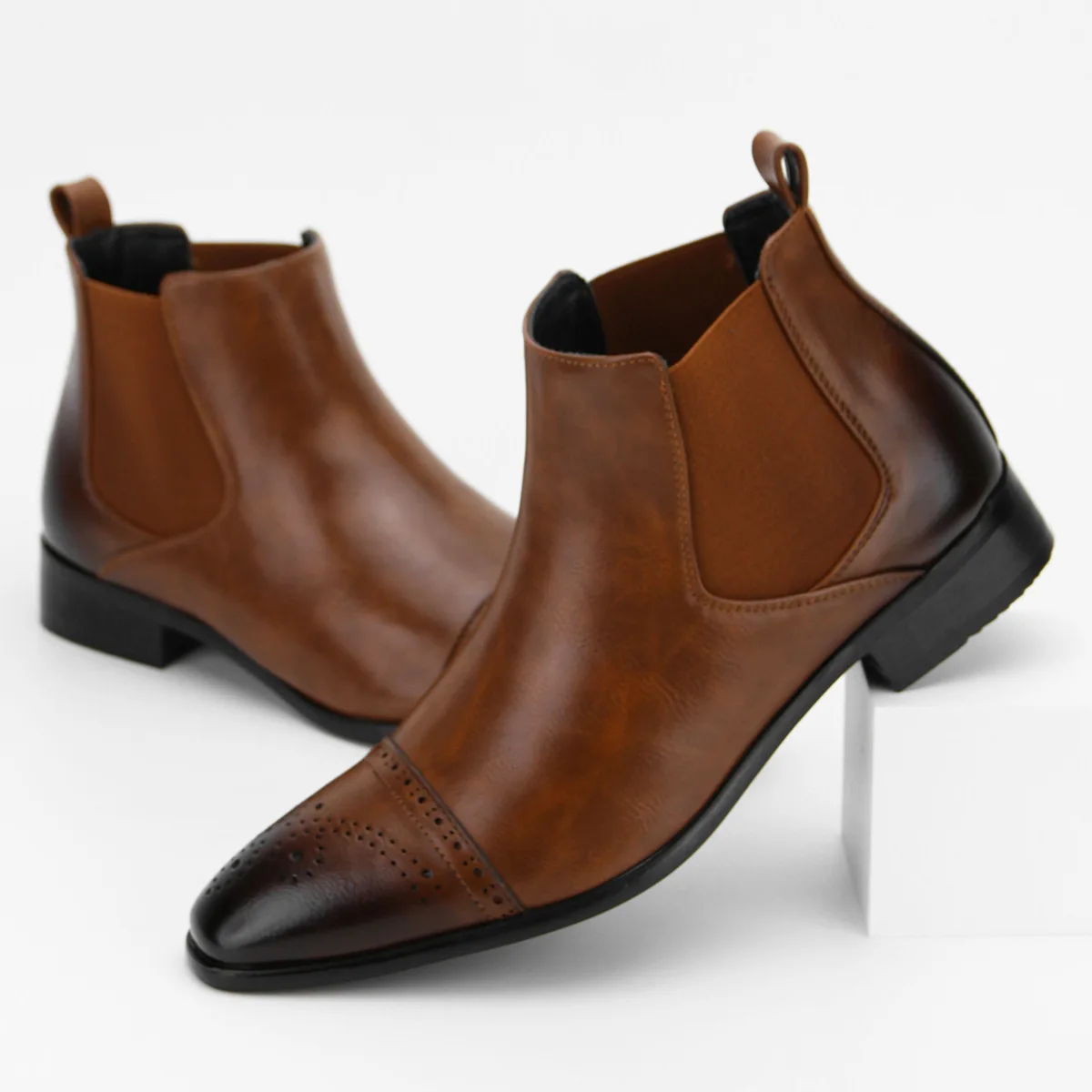 Мъжки класически обувки Челси с перфорации тип 