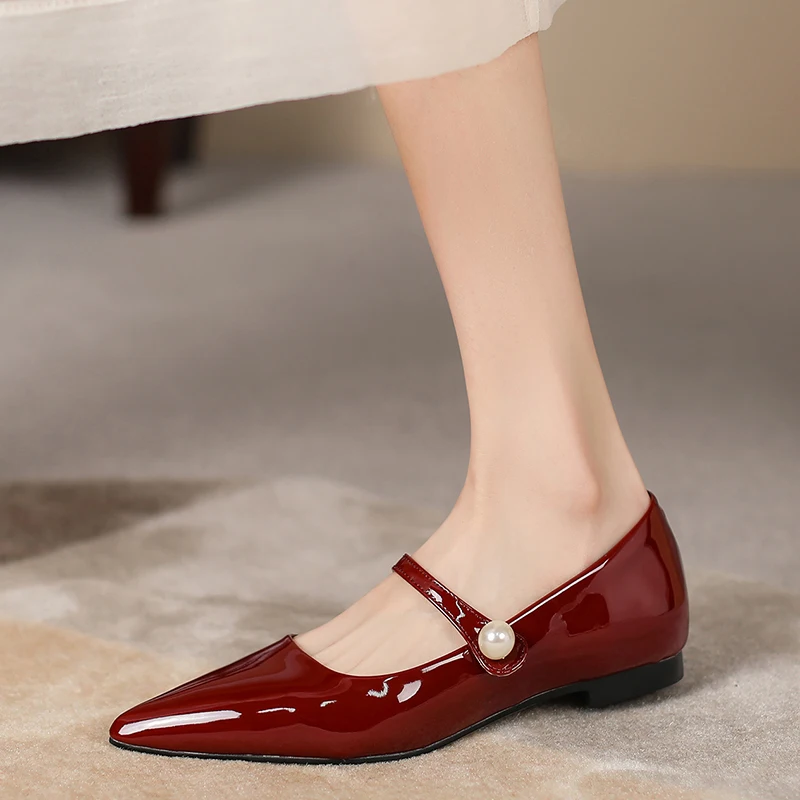 Нови тънки обувки от лачена кожа с перли, дамски пролетни елегантни обувки на плоска подметка с остри пръсти, червени офис дамски обувки